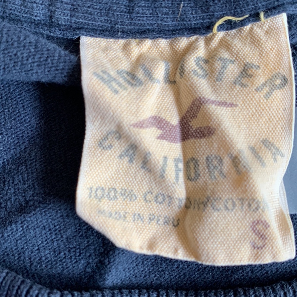 Hollister Brand T Shirt - Picture 2 of 6